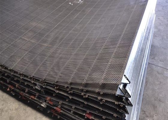 Lưới sàng rung 1,5m X 1,95m 4mm trong chế biến khoáng sản
