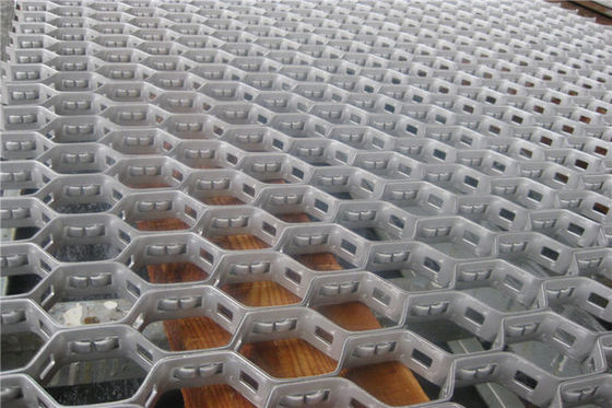 Đơn vị hóa kích thước lưới hex Refractory 1m-2m chiều rộng thép carbon thấp
