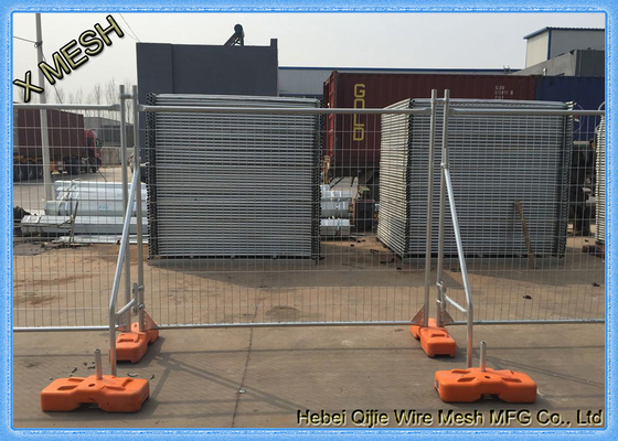 Hot Dipped Galvanized 2.1m X 2.4m Temporary Mesh Fencing With Concrete Filled Plastic Feet