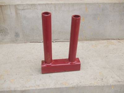 Đây là một khớp nối hàng đầu màu đỏ được sử dụng trong hàng rào di động Canada.