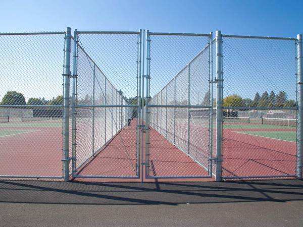 Hàng rào liên kết mạ kẽm cho lĩnh vực thể thao