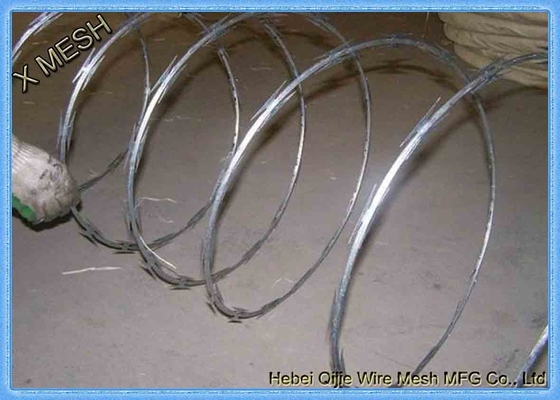 450mm Đường kính cuộn dây Bto-22 Galina Concertina Dao cạo dây thép gai cho nhà tù