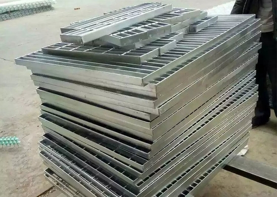1005 X 600 Lb Hot Dip Galvanized Floor Grating And Stair Tread Grating cho nước ngoài