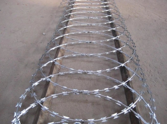 5% giảm PVC PE phủ nhựa thép cao sức mạnh râu dây thép gai để bảo vệ lưới / Farm hàng rào