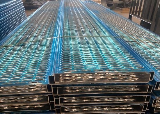 Hot Dip Galvanized 32 * 5mm Thép Walkway Grip Strut Grating