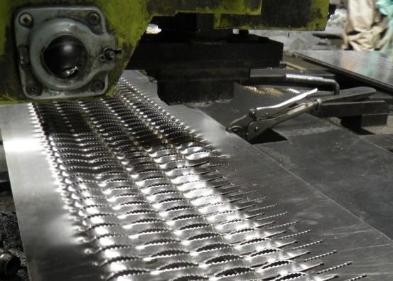 Hot Dip Galvanized 32 * 5mm Thép Walkway Grip Strut Grating