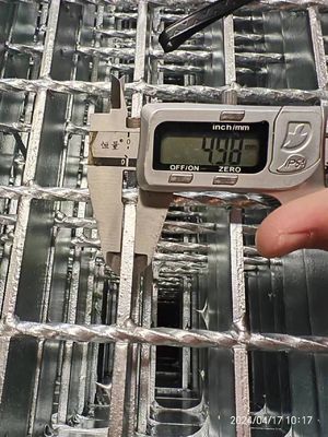 Hot DIP thép kẽm lưới cho sàn nhà và hào