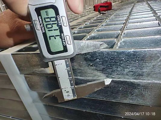 ASTM A36 Standard Steel Grating Panel WB325/2 Đèn