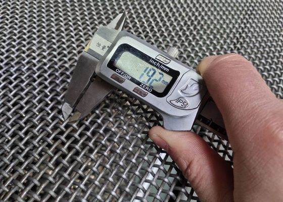 Màn hình rung lưới cát 65mm dây uốn 1,5m X 1,95m