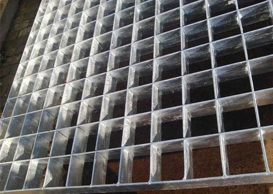 Hot Dip Galvanized Plain / Serrated Steel Grating cho đường đi bộ nền tảng