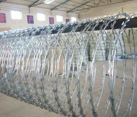 Hot Dip Galvanized Barbed Razor Blade Concertina Wire Đối với chống cướp biển