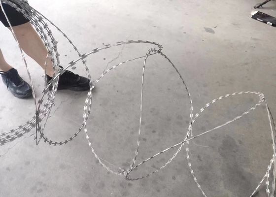 Hot Dip Galvanized High Security Cbt-65 Razor Barbed Wire Concertina Wire Cho hàng rào dây