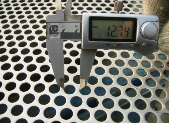 NM300 Stained Metal Punch Plate Screening Cold Rolled Stainless Steel Sheet Với Mô hình lỗ tròn