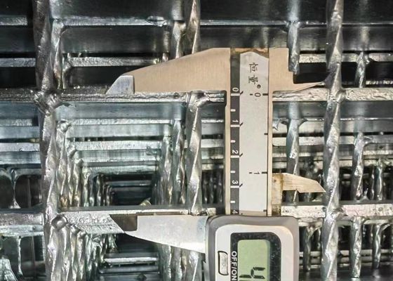 Vật liệu xây dựng Chất liệu hạng nặng đun sục nóng nhúng gỉ thép không gỉ cho vách thoát nước / nắp cống