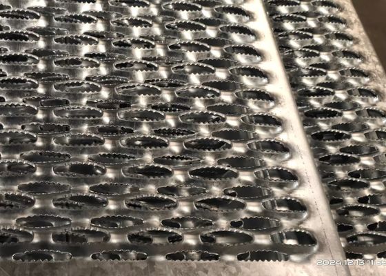 Lực kéo thanh nhôm mạ kẽm lưới thép cầu thang, rãnh kẹp đục lỗ