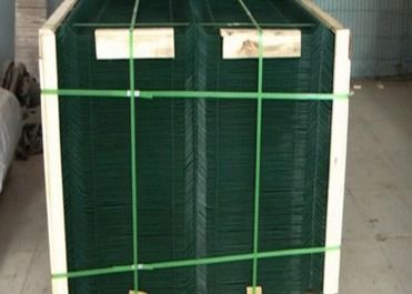 Tháp cong 3D kẽm kẽm lưới hàn với cột đất