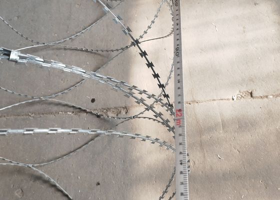 Bto16 An ninh Concertina Spiral Razor Barbed Wire Mesh Cross Razor Material