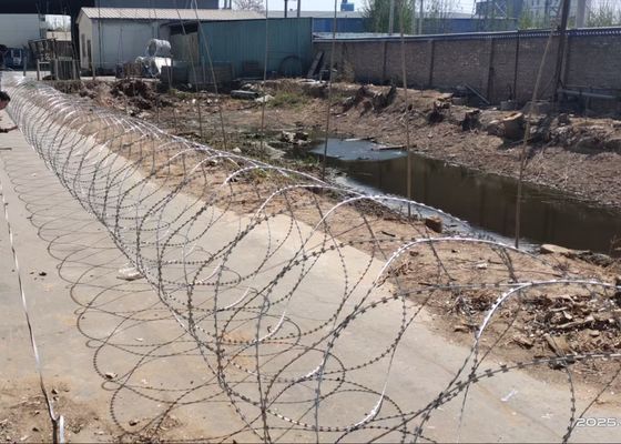 Hot Dip Galvanized Barbed Razor Blade Concertina Wire Đối với chống cướp biển