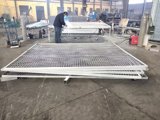 Hàng rào lưới tạm thời mạ kẽm tiêu chuẩn Úc di chuyển với chân PVC