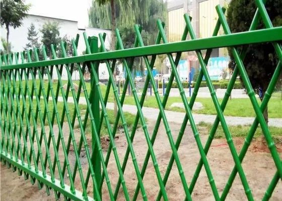 Lớp hàng rào gỗ tre bền cho thiết kế vườn phong cách