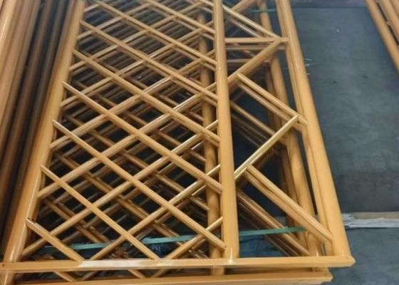 Sắt / mạ nhân tạo / mô phỏng hàng rào tre màu vàng với hình dạng lỗ tam giác