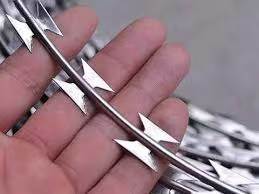 An toàn có dây thép gai HDg Concertina Razor Wire Mesh 12x12 Bwg