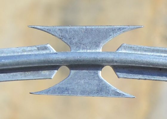 Bto22 Razor Concertina Coil Đường kính 450mm Có gai