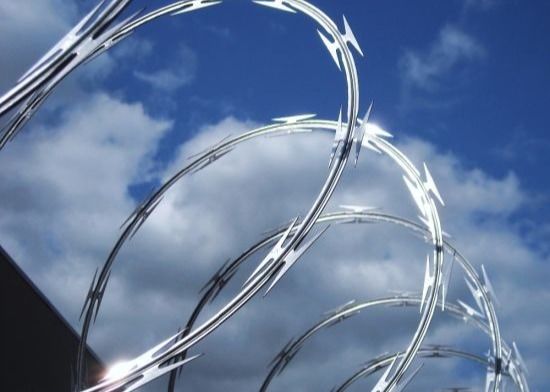 Bto22 Razor Concertina Coil Đường kính 450mm Có gai