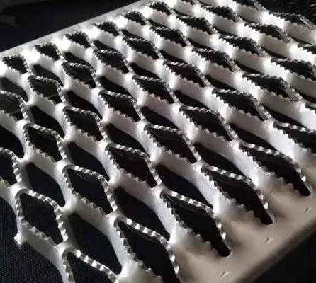 Tấm chống trượt an toàn cho sàn/sàn thao tác cầu thang thép không gỉ đục lỗ Grip Strut