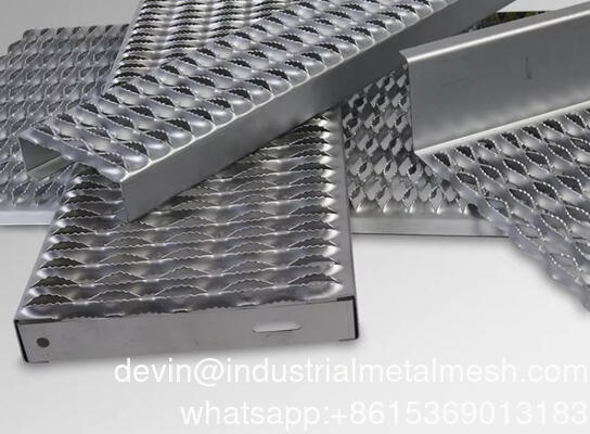 Chống ăn mòn nặng miệng cá sấu lỗ ghim an toàn Chân thắt hàn chống trượt Grating cho các nhà máy lọc dầu / điện