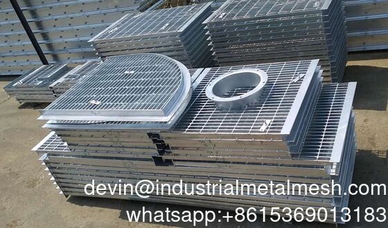 Trọng lượng nặng Galvanized hàn serrated chống trượt hầm thoát nước cống vỏ tấm sàn công nghiệp Bãi đi bộ nền tảng thép Bar Grating