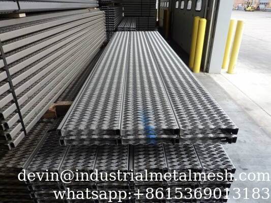 Bậc thang lưới thép chống trượt chất lượng cao cho công trình đường bộ