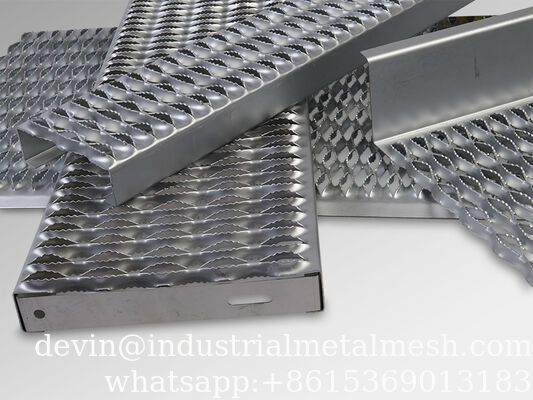 Thép tấm đục lỗ Grip Strut chịu tải nặng cho khu vực bảo dưỡng giao thông