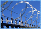 Hàng rào dây cạo được sử dụng với dây thép gai để tạo hàng rào bảo mật cao
