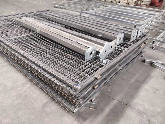 Trang chủ Ngoài trời Trang trí ngoài trời Dây hàn cứng Bảng điều khiển cong bằng kim loại 3D Hàng rào sân vườn