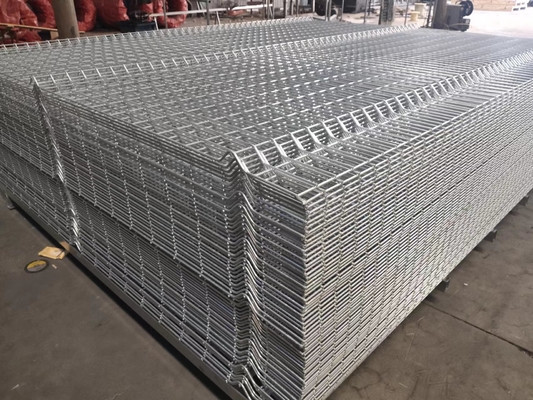 Hàng rào bằng kim loại cong SGS Thép mạ kẽm Kim loại phủ PVC uốn V