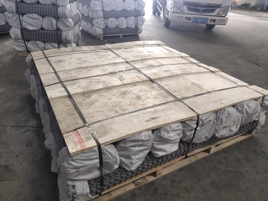 Hàng rào liên kết chuỗi mạ kẽm 1,8m bằng kim loại 60x60 Diamond 50ft
