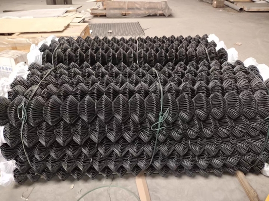 Hàng rào liên kết chuỗi màu đen phủ PVC bền vững cho khu vườn
