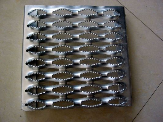 Lưới an toàn Grip Strut tối đa 6000mm cho cầu thang Tread dốc và boong
