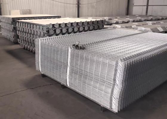 50x150mm Tấm trang trí hàng rào lưới thép cong 3D trang trí bằng chứng gặm nhấm