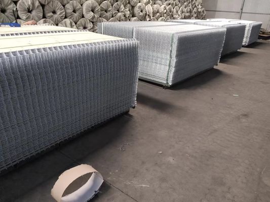 Hàng rào kim loại cong 75x150mm Pvc tráng lưới hàn 3d