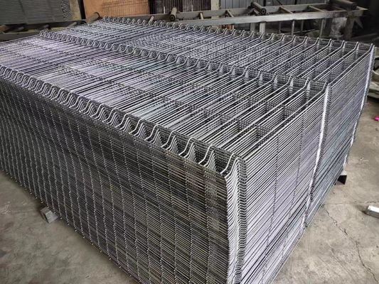 Lưới thép hàn 4x4 đục lỗ mạ kẽm cho hàng rào sân vườn
