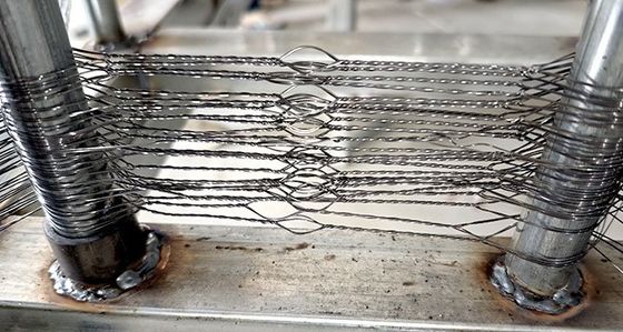 Những chướng ngại vật thép không rõ ràng Putanka MZP với đường viền 10m
