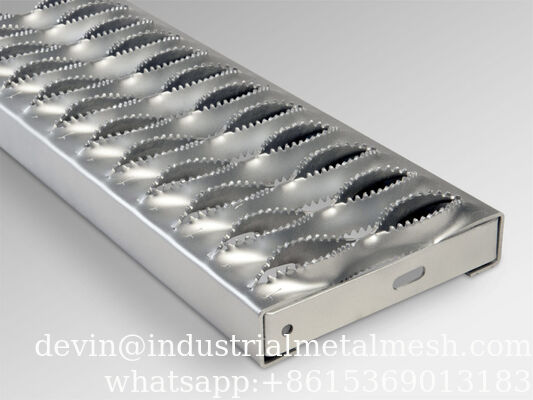 Phẳng nhôm miệng cá sấu chống trượt Bàn cầu thang bước đi Bảng ván tấm Bán mái Kim cương Grip Strut an toàn Grating