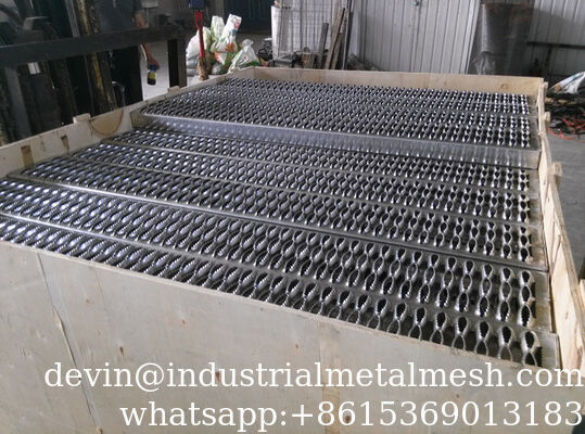 Tấm lưới chống trượt bằng thép carbon bền bỉ cho mục đích công nghiệp