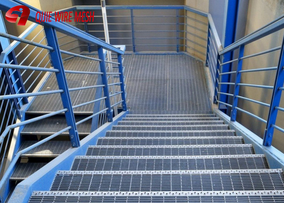 Lưới đồng bằng hoặc rãnh có răng cưa chống trượt mở rộng