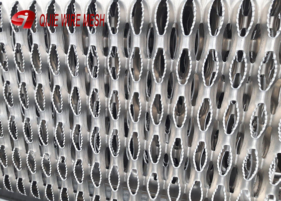 SS304 đục lỗ lưới kim loại Grip Strut Grating Lối đi cho xây dựng Rust Proof