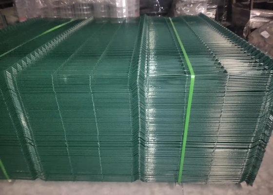 Bảng điều khiển uốn cong 3d tráng nhựa PVC Hàng rào lưới hàn cong